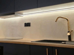 Mikrocement na ścianę – trwałe i nowoczesne wykończenie bez fug, łatwe w pielęgnacji