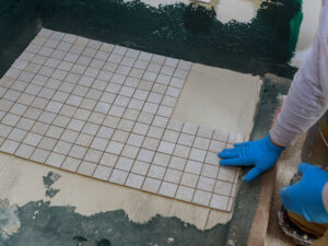 Najczęstsze Błędy Glazurników w Pracach Płytkarskich: Jak Ich Unikać?