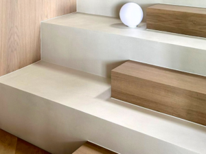 DIY: Jak wykonać mikrocement na schodach krok po kroku – poradnik dla początkujących